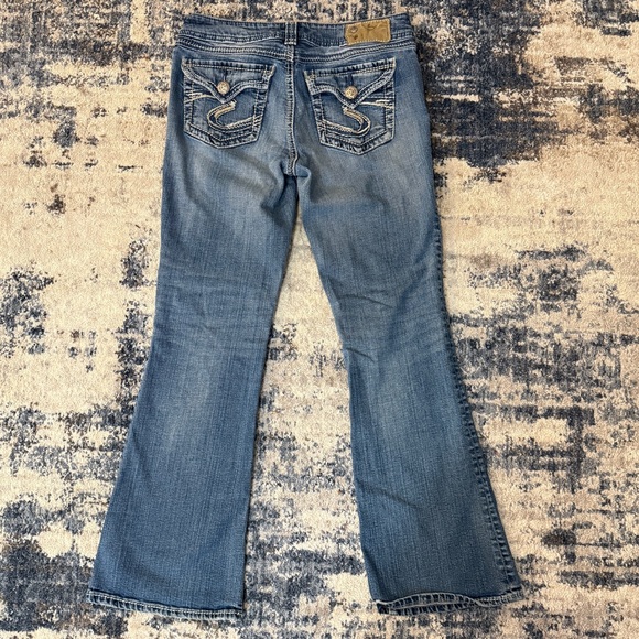 Silver Jeans Women’s 28 x 30 (Short) Suki Surplus Boot Cut Medium Wash Denim - Picture 5 of 7